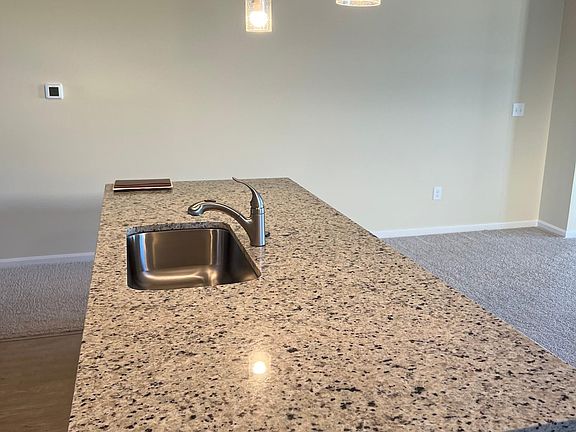 5th image of 432 Aintree Dr