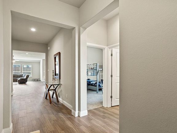 5th image of 918 Bailey Ln