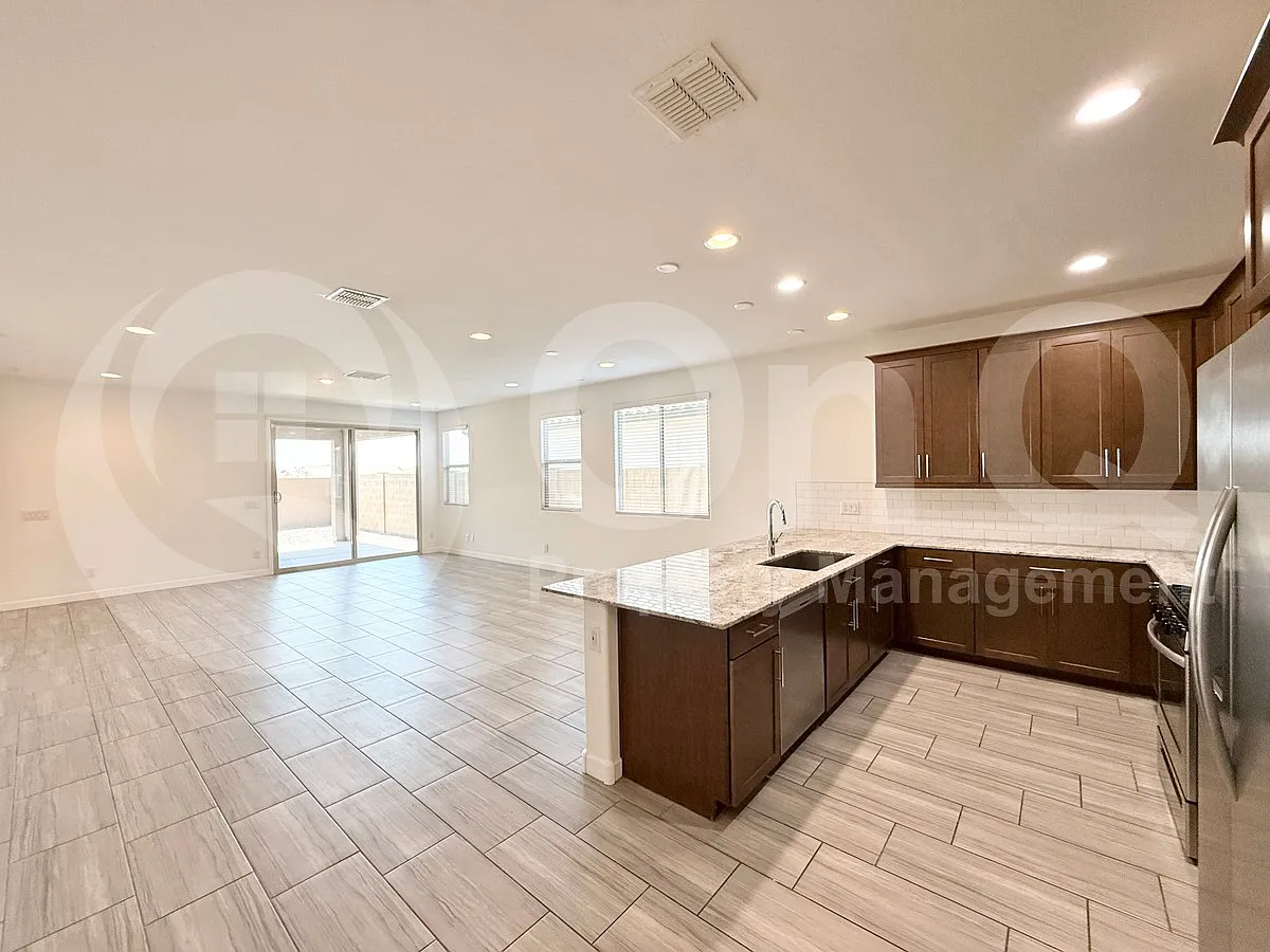 4 bed, 3.0 bath, 2529 sqft, $2,549 — Photo 4
