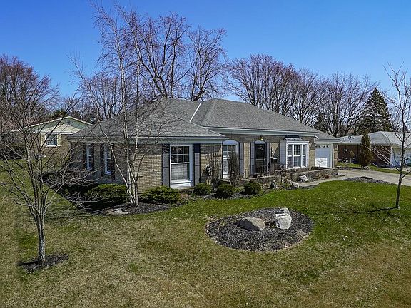 2nd image of 544 Brookwood Dr