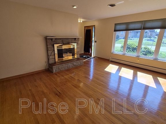 5th image of 3920 Lloyd Ave
