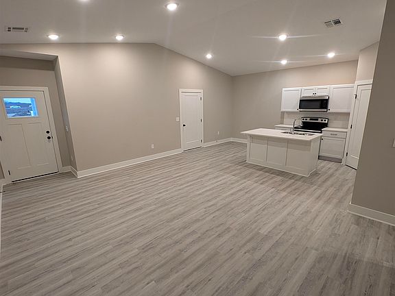 2nd image of 12933/12935 E Blake St