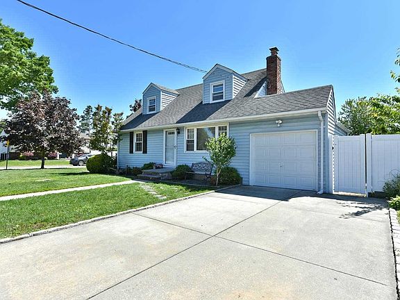 3rd image of 954 N Bay Ave