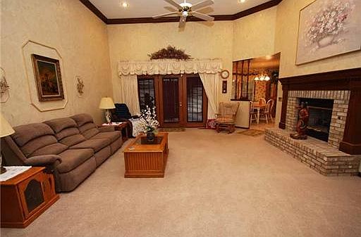 5th image of 609 Catalpa Dr