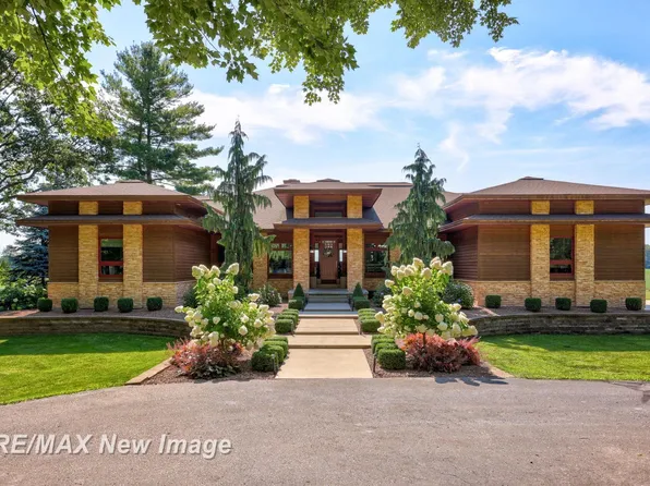 11621 Dice Rd, Freeland, MI 48623