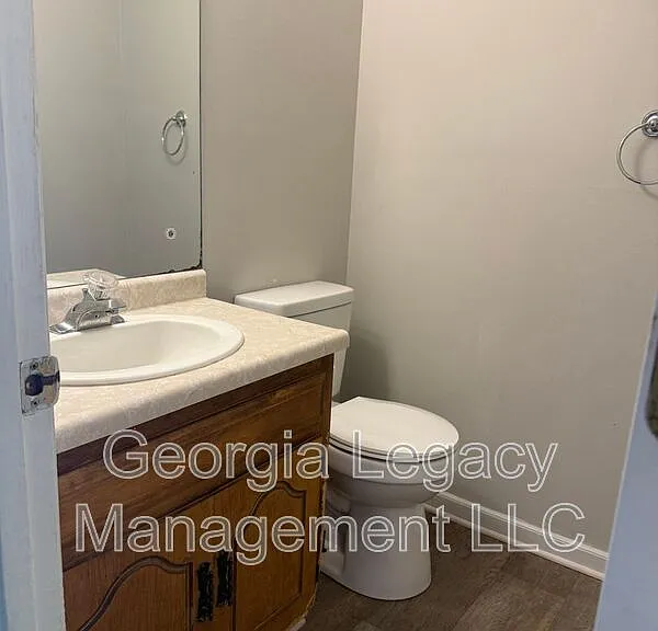 210 Highland Park Dr #210 — Photo 5