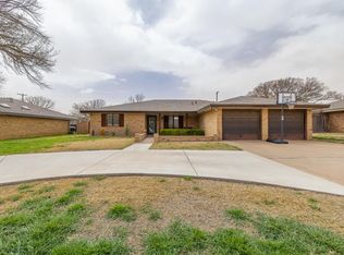 2112 Longhorn Dr, Levelland, TX 79336