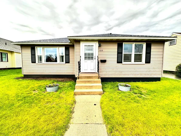 122 Sinclair Lewis Ave, Sauk Centre, MN 56378