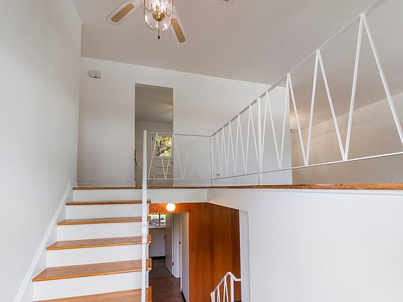 2nd image of 251 N Boynton Dr