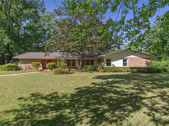 4th image of 245 Carmel Dr E