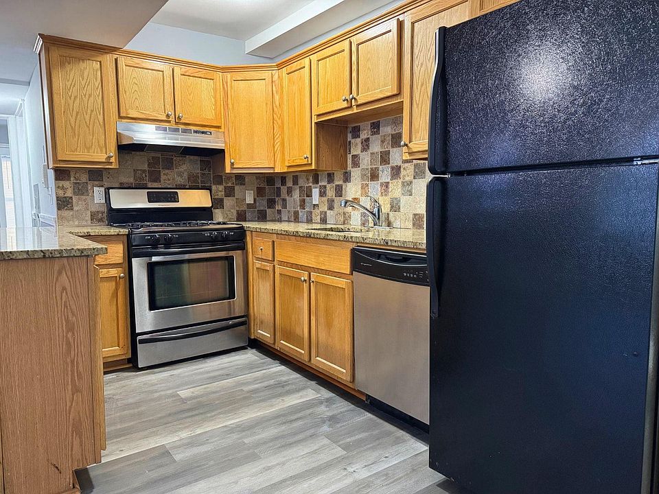 1st image of 608 Bramhall Ave APT 1LL