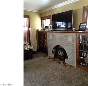 2nd image of 247 Oak Knoll Ave SE