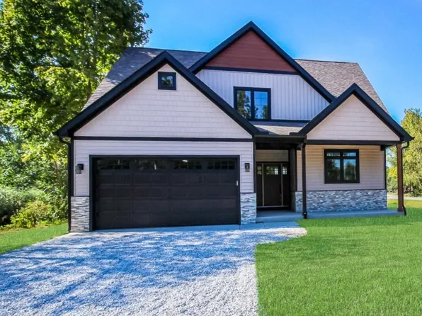 410 Mill Spring Dr, Fillmore, IN 46128