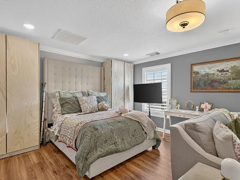 10542 SW Westlawn Blvd — Photo 51