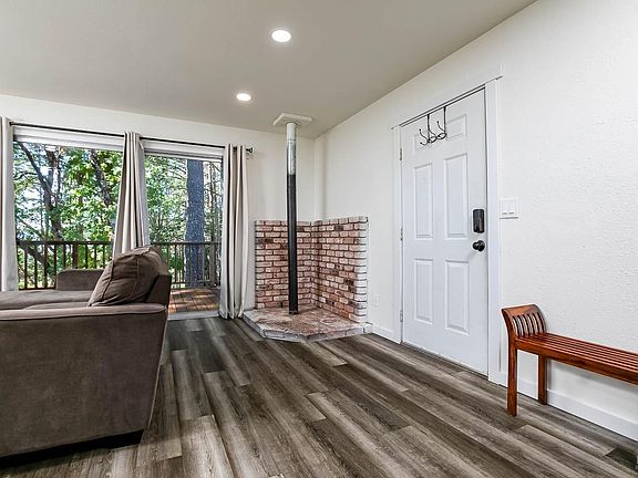 4th image of 1511 Daphne Drive