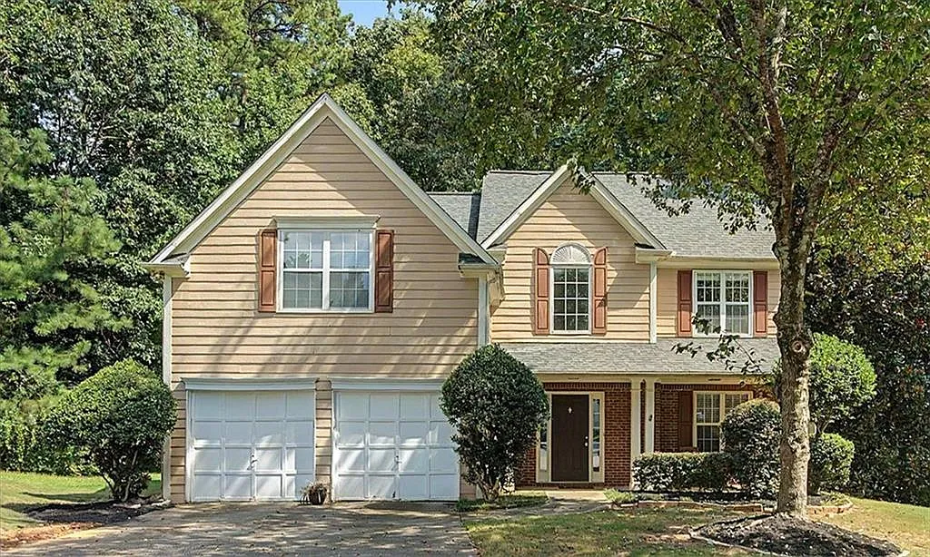 4 bed, 2.5 bath, 2215 sqft, $2,400 — Photo 1
