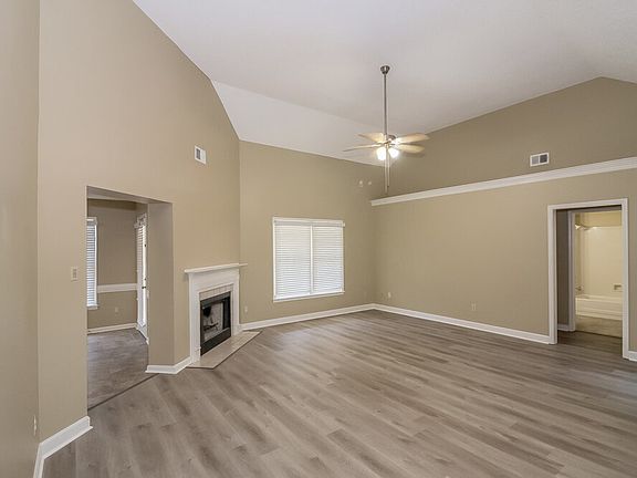 4th image of 810 Radiance Dr