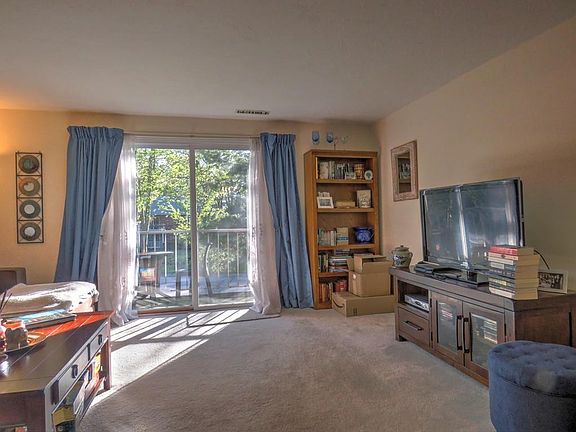3rd image of 9 Kingswood Dr #14