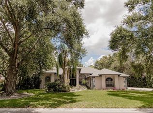 2920 Forest Club Dr, Plant City, FL 33566