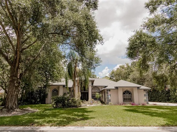 2920 Forest Club Dr, Plant City, FL 33566