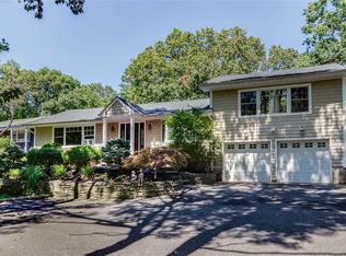 63 McArthur Ln, Smithtown, NY 11787