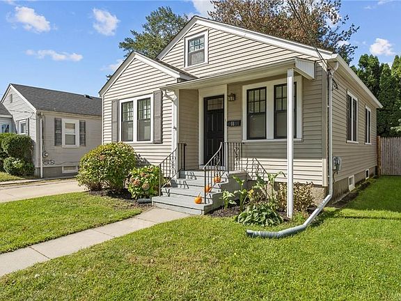 Front view and frontside yard.