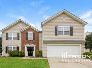1945 Waters Trail Dr, Charlotte, NC 28216