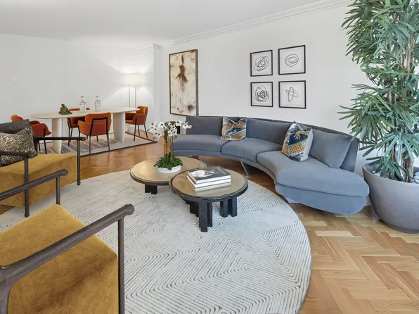 1050 5th Avenue image 3 of 14