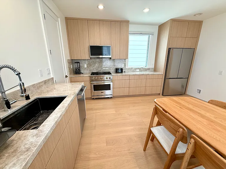 941 Greenwich St #939 — Photo 22