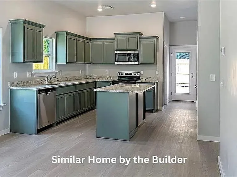 2103 SW Douglas Ave — Photo 4