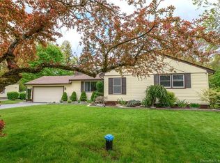 394 Hill St, Hamden, CT 06514