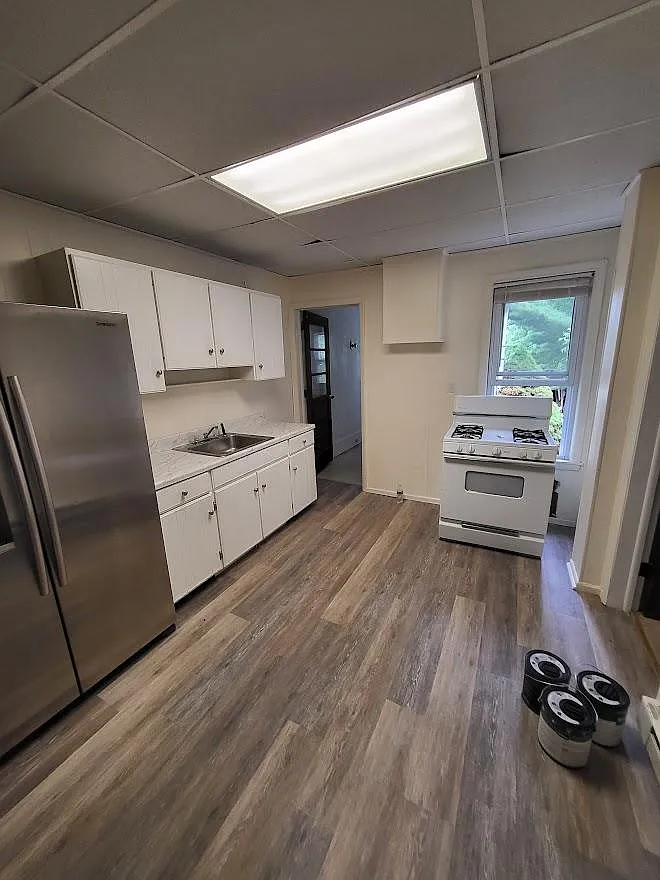 49 Orange Ave — Photo 2