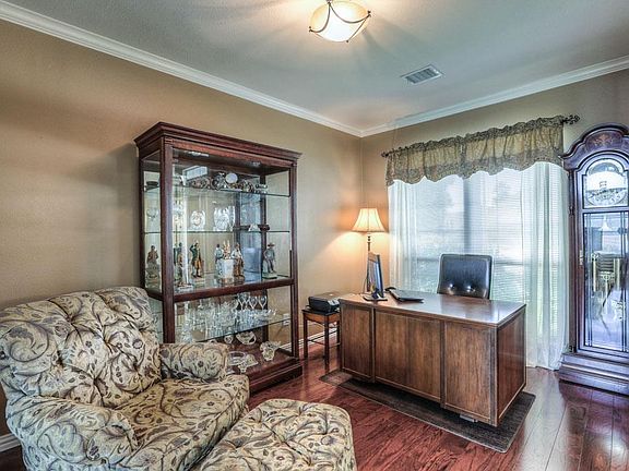 3rd image of 4134 Stonehurst Dr