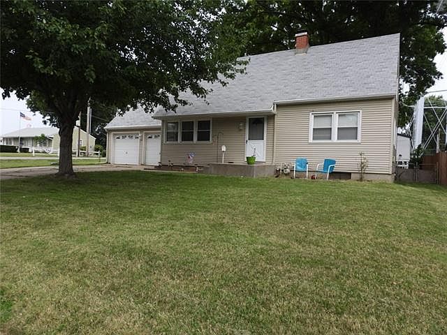 1st image of 300 E Golden Ln