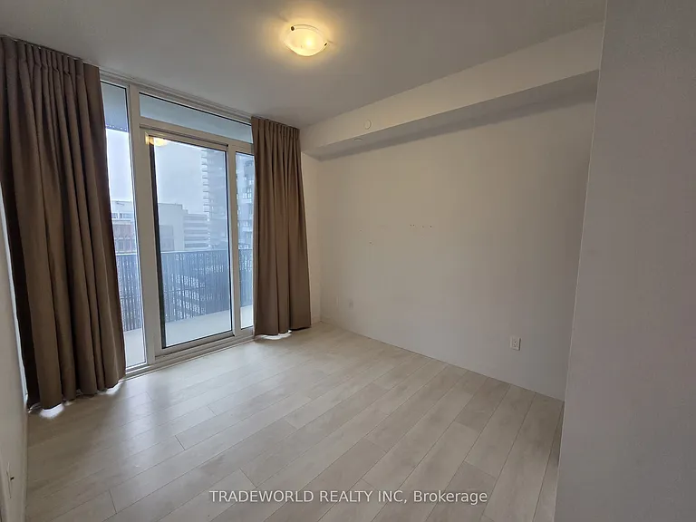 8 Eglinton Ave E #805 — Photo 7