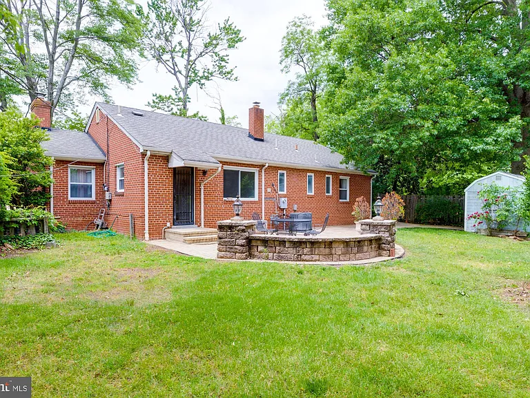 1947 S Arlington Ridge Rd — Photo 25
