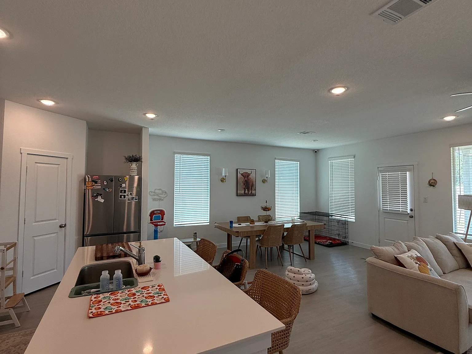 4 bed, 2302 sqft, $2,995 — Photo 4