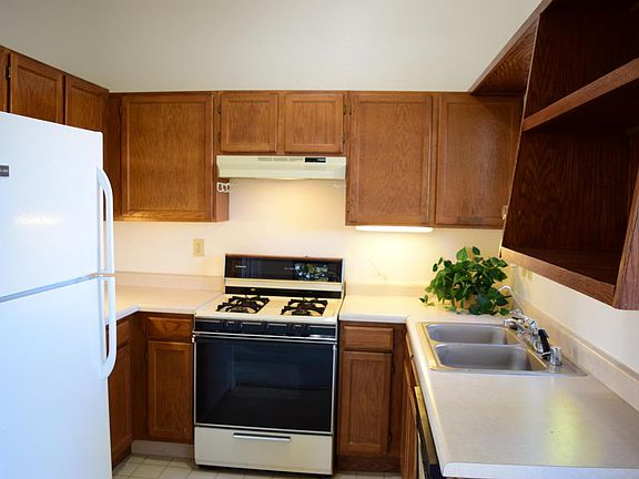4th image of 15 Ansley Dr