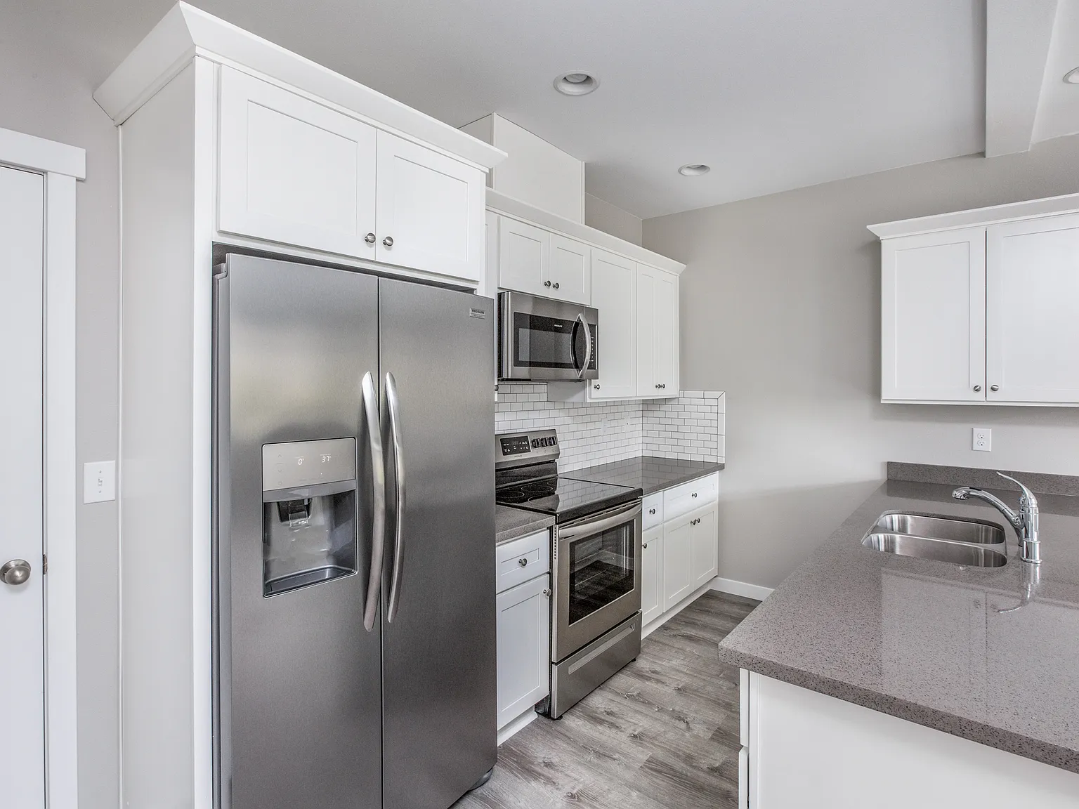 2 bed, 1.0 bath, 1300 sqft, $2,150 — Photo 4