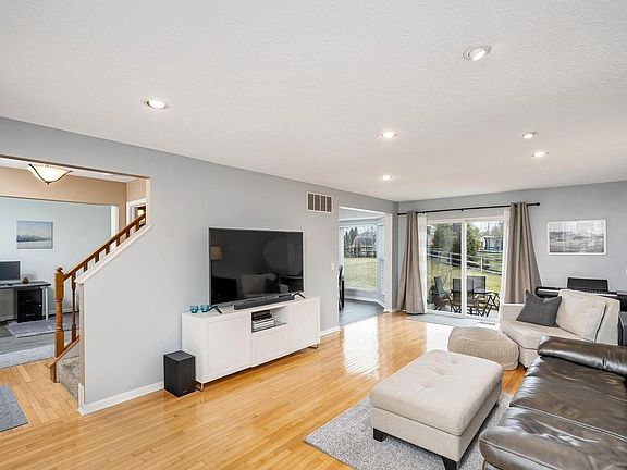 3rd image of 5668 Stone Trace Dr