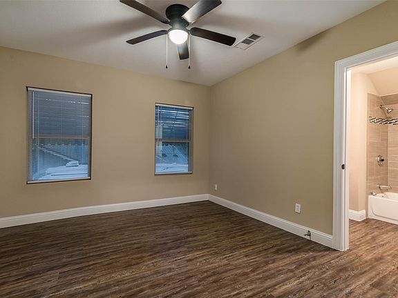 4th image of 1416 S Travis St #3