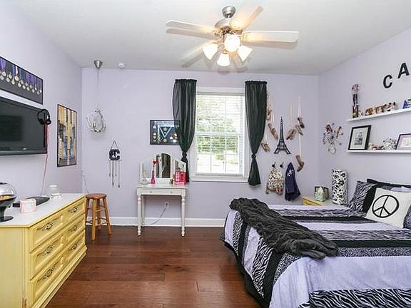 3rd image of 1092 Glenraven Ln