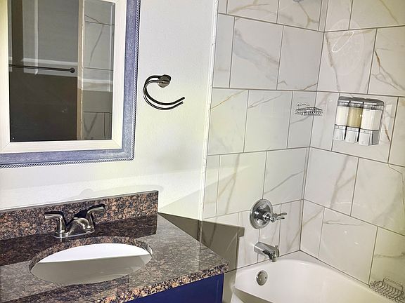 3rd image of 2106 Odessa St #1