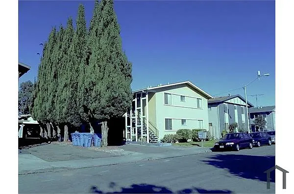 Building Photo - 2226 Deborah Dr