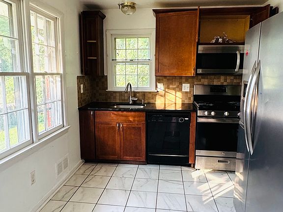 5th image of 3117 Rosemary Ln