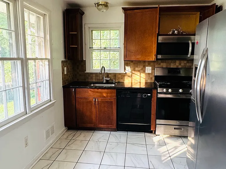 3117 Rosemary Ln — Photo 5