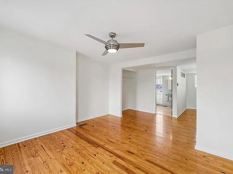 2042 E Huntingdon St — Photo 27