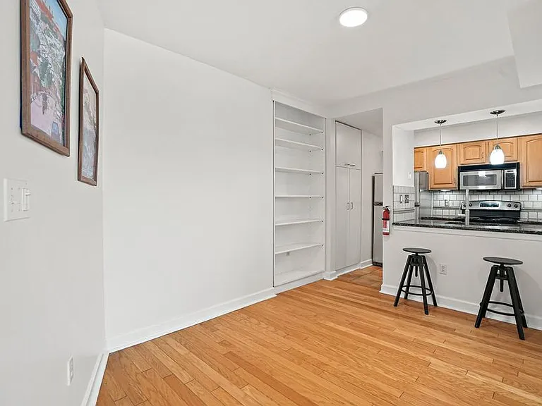 1801 Calvert St NW #504 — Photo 3