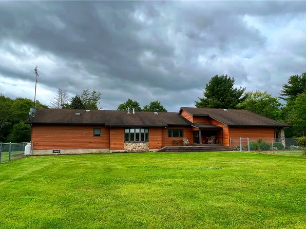 416 Nutt Rd, Grove City, PA 16127