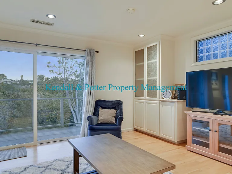 544 Cuesta Dr — Photo 15